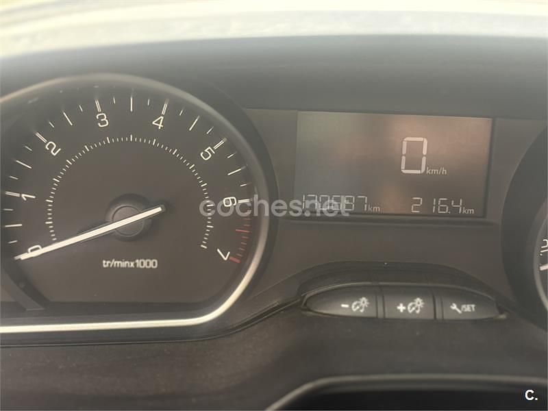Blanco Usado 2016 Peugeot 208 Style Utilitario | 5000 € (Buen precio) - Imagen 1/4