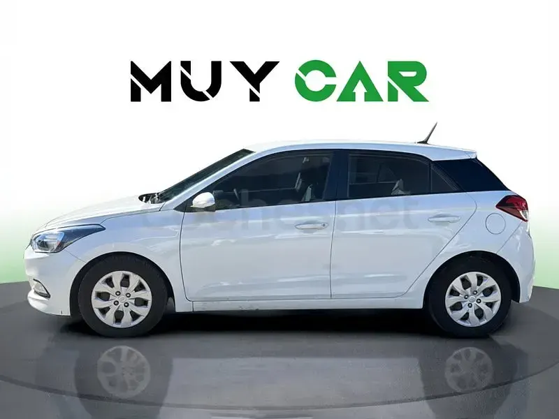 Usado Hyundai i20 90 CV (66 kW) 2018 Blanco Berlina