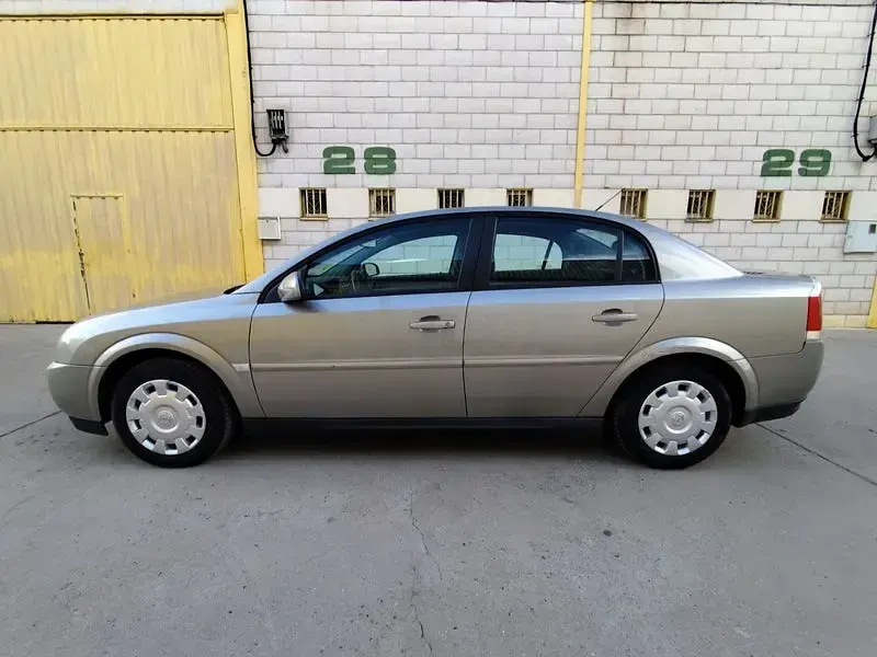 Usado Opel Vectra Comfort 122 CV (89 kW) 2004 Beige Berlina