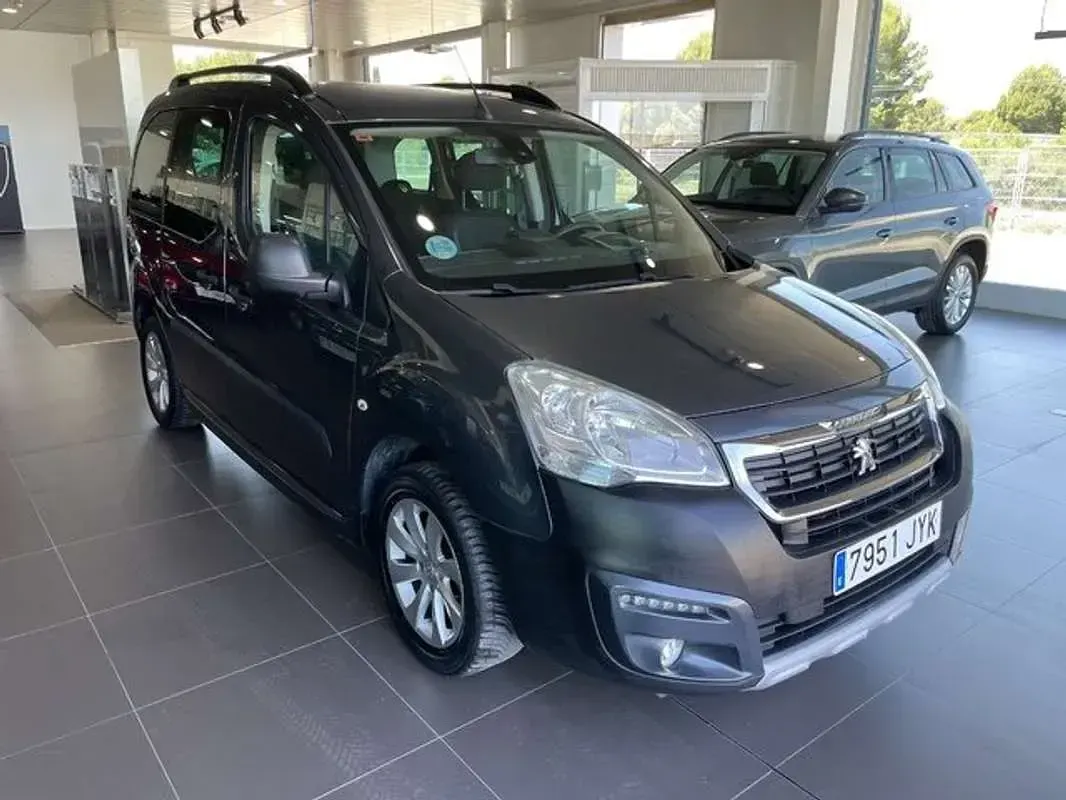 Usado Peugeot TePee Outdoor 99 CV (72 kW) 2017 Gris Van