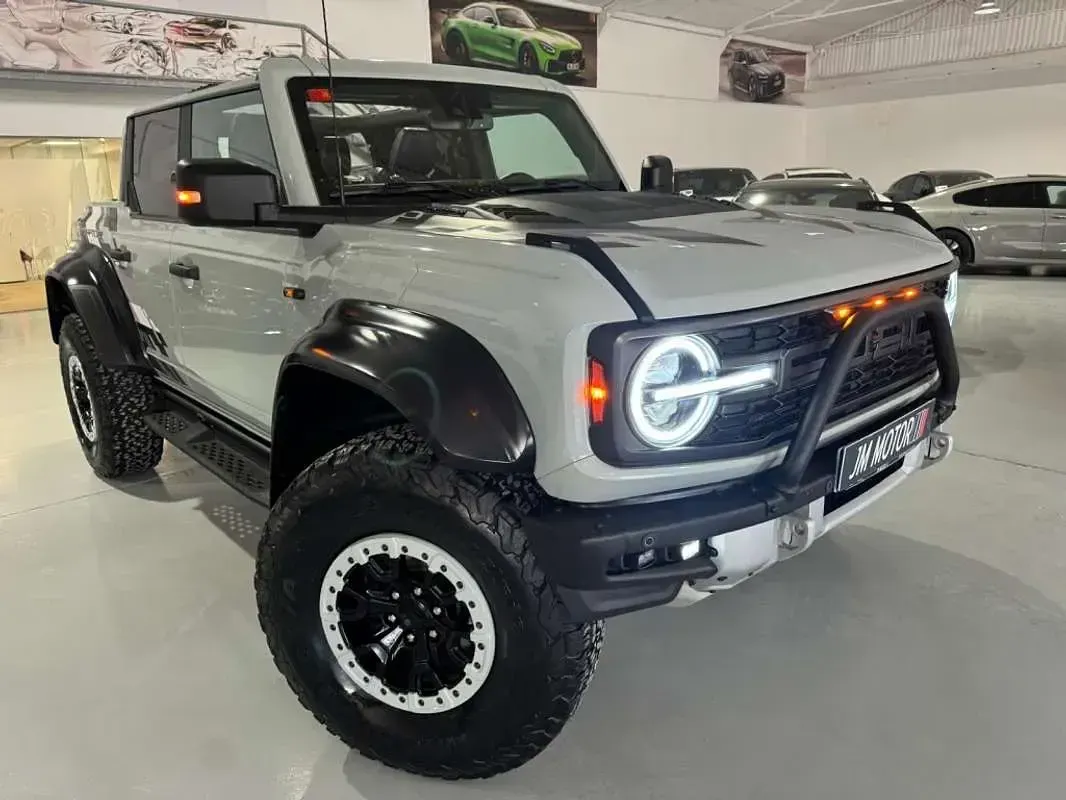Usado Ford Bronco Outer Banks 335 CV (246 kW) 2025 Gris SUV