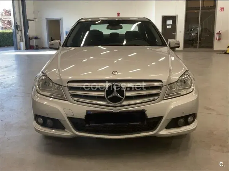 Usado Mercedes C220 Elegance 170 CV (125 kW) 2011 Gris / plata Berlina