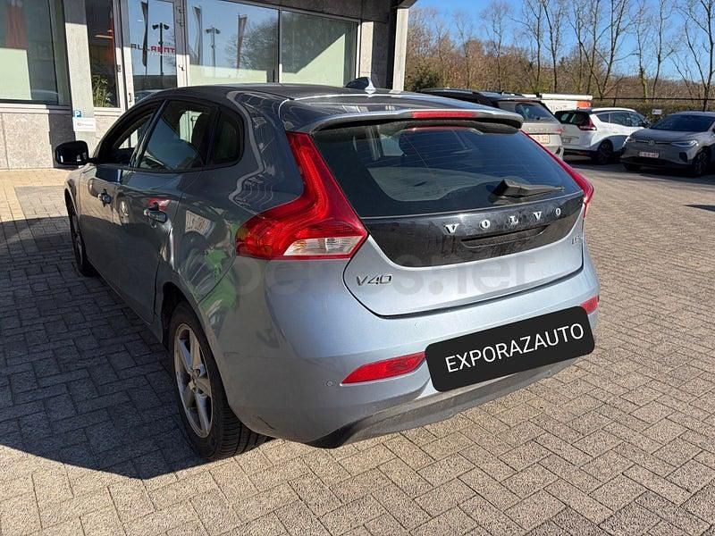 Usado Volvo V40 R-Design Momentum 120 CV (88 kW) 2018 Gris / plata Berlina