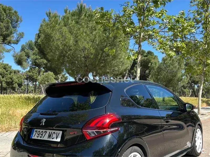 Usado Peugeot 208 GTi 200 CV (147 kW) 2014 Negro Utilitario