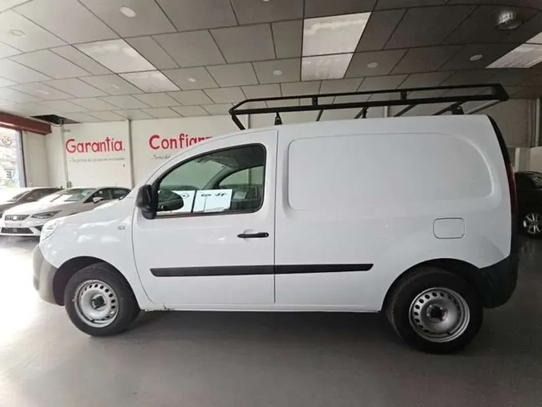 Usado Renault Kangoo Expression 64 CV (47 kW) 2018 Blanco Monovolumen