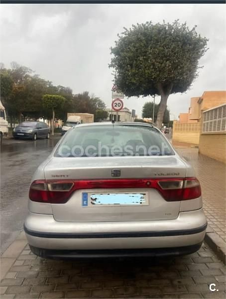 Usado Seat Toledo Sport 105 CV (77 kW) 2004 Gris / plata Berlina