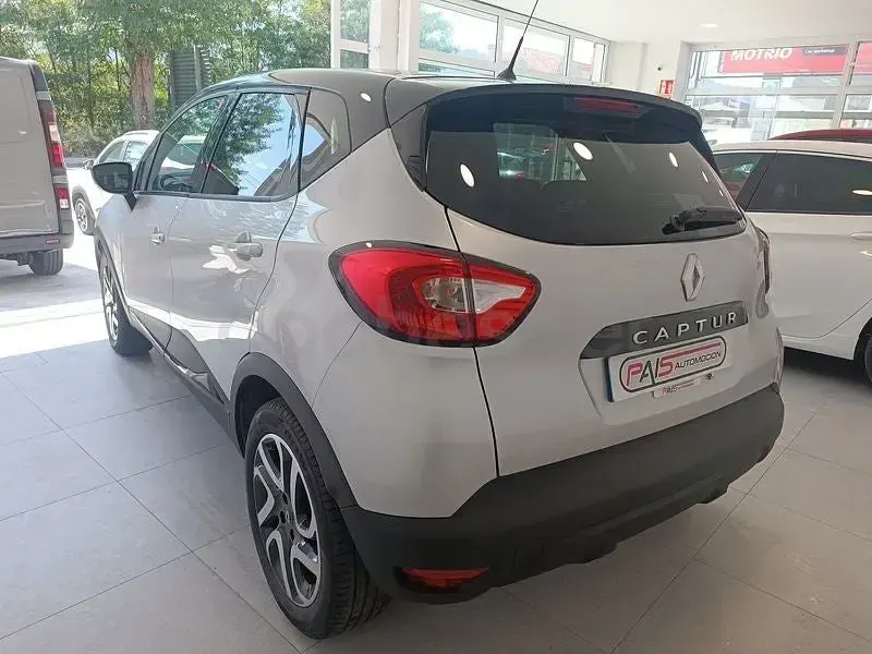 Usado Renault Captur Intens 90 CV (66 kW) 2014 Gris / plata SUV