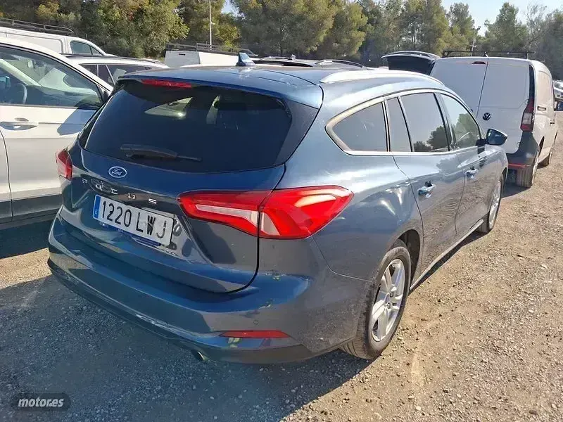 Usado Ford Focus Trend+ 120 CV (88 kW) 2022 Azul Familiar