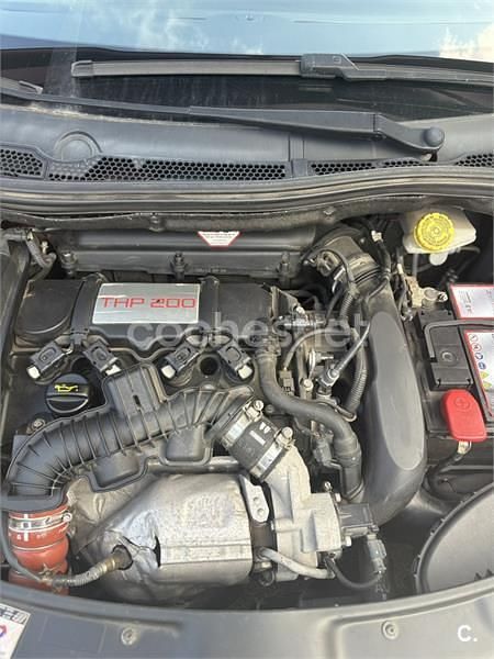 Usado Peugeot 208 GTi 200 CV (147 kW) 2013 Rojo Utilitario