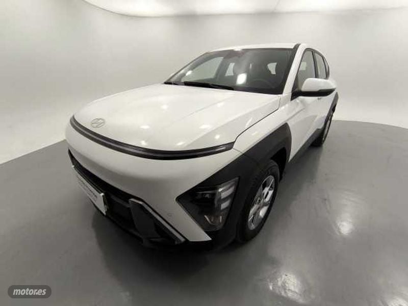 Atlas white Usado 2024 Hyundai Kona SUV | 26.900 € (Un poco caro) - Imagen 1/4