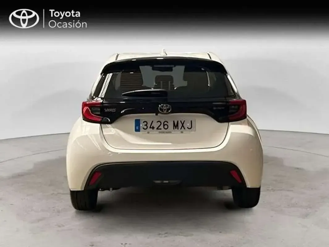 Usado Toyota Yaris Active 116 CV (85 kW) 2024 Blanco Utilitario