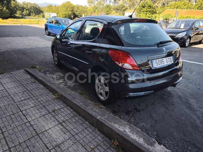 Usado Peugeot 207 95 CV (69 kW) 2010 Negro Berlina