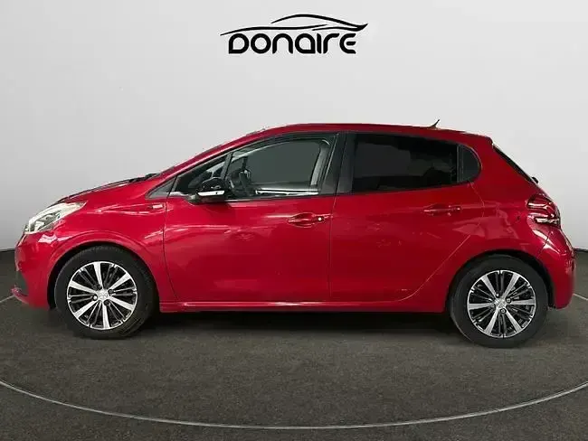 Usado Peugeot 208 Style 82 CV (60 kW) 2017 Granate Utilitario
