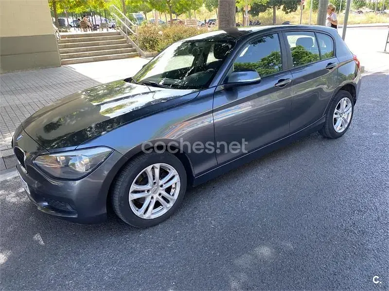 Usado BMW 114 Sport Line 102 CV (75 kW) 2012 Gris / plata Utilitario