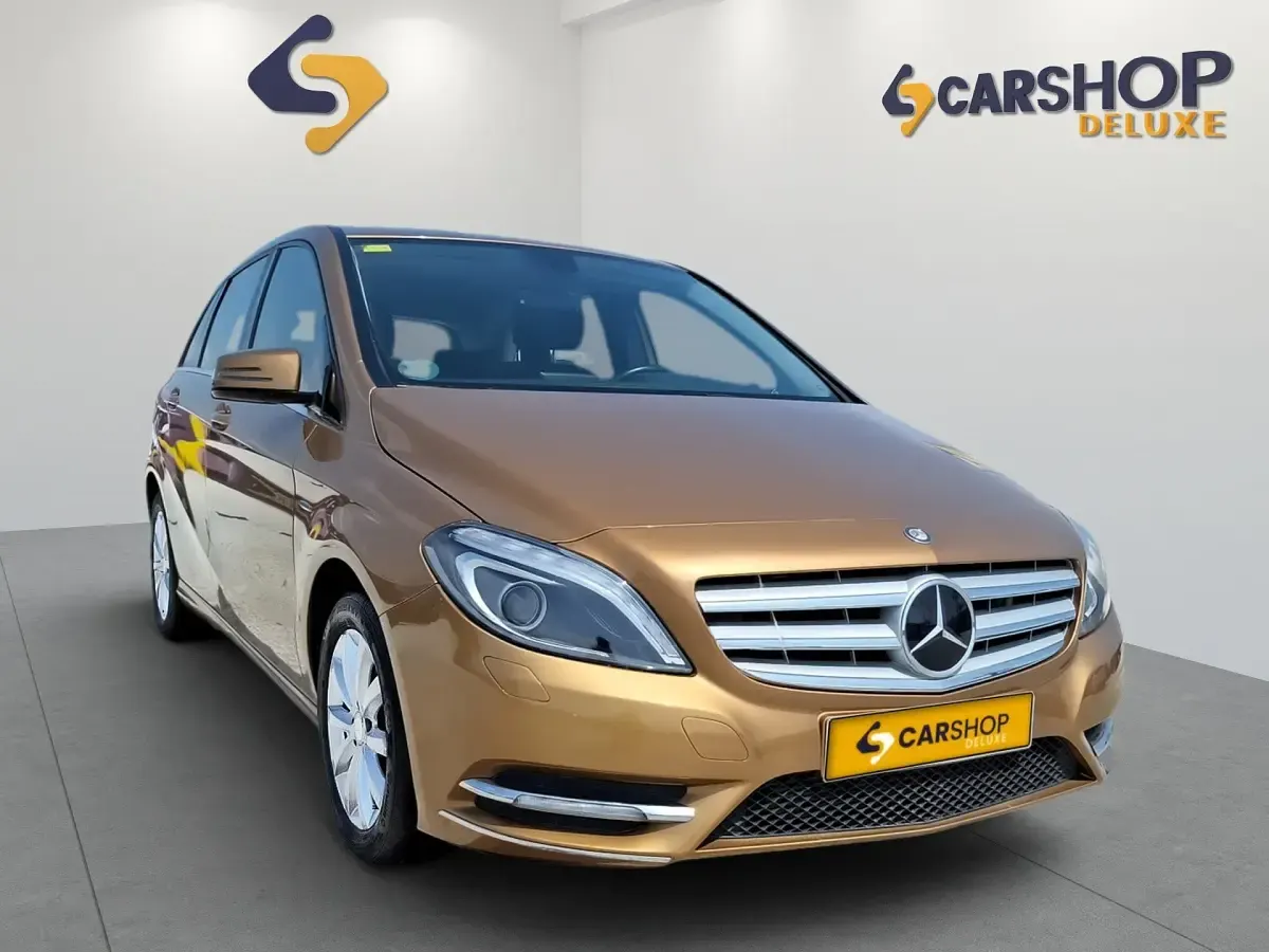 Usado Mercedes B180 109 CV (80 kW) 2012 Marrón Utilitario
