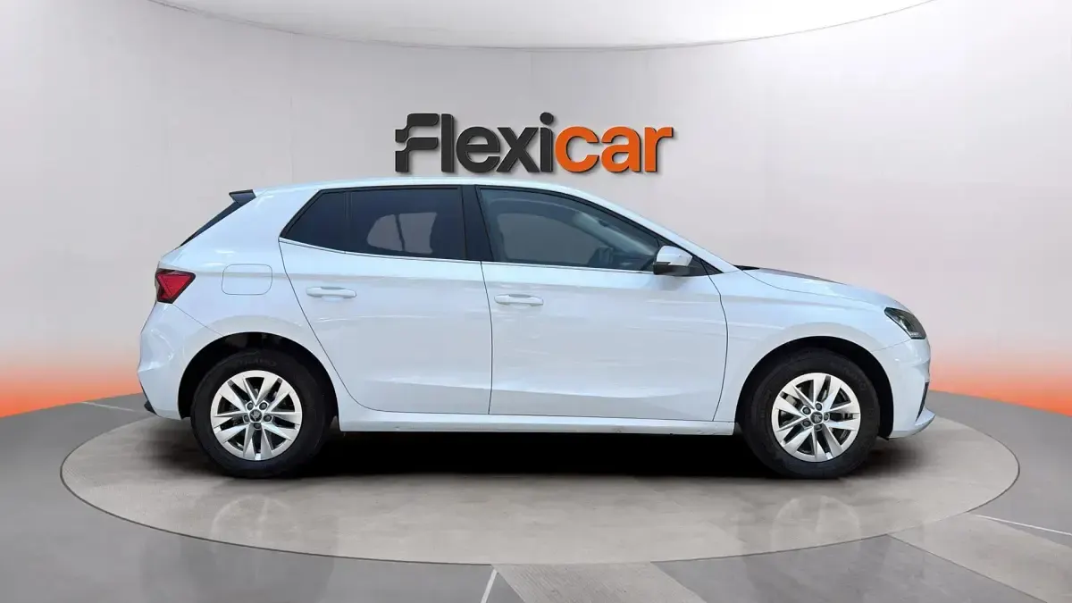 Usado Skoda Fabia Selection 116 CV (85 kW) 2025 Blanco Utilitario