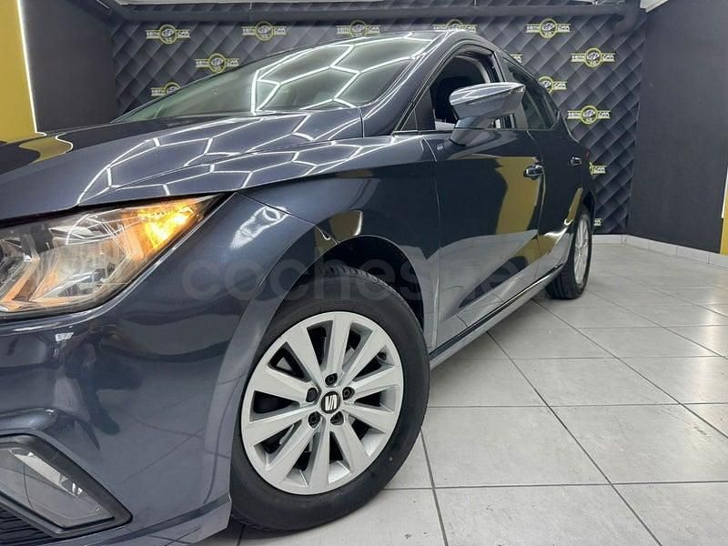 Usado Seat Ibiza Style 110 CV (80 kW) 2021 Gris / plata Utilitario
