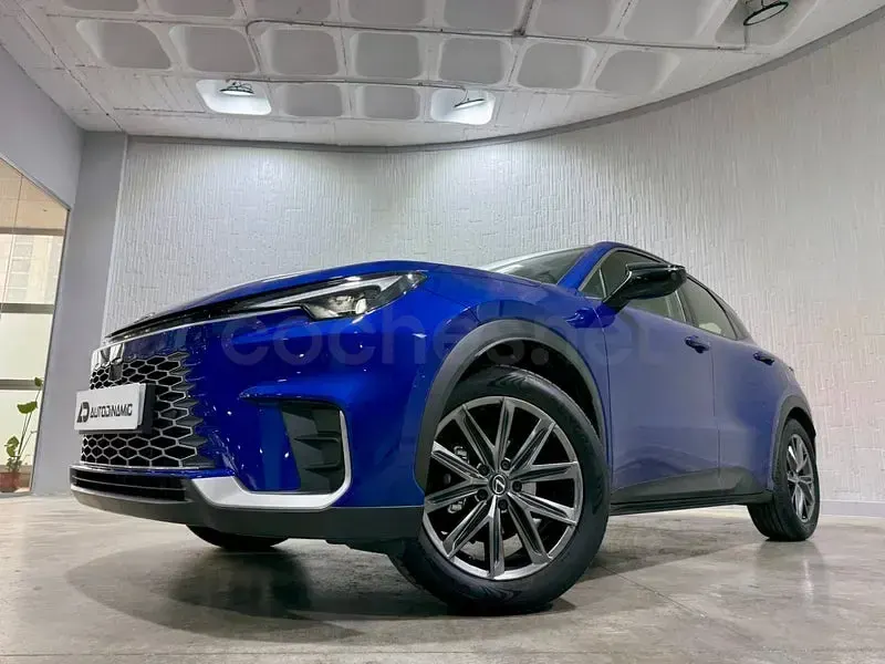 Usado Lexus LBX 136 CV (100 kW) 2025 Azul SUV