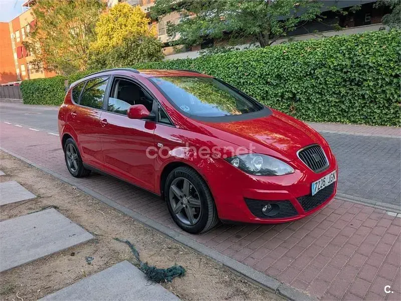 Usado Seat Altea XL 105 CV (77 kW) 2015 Rojo Monovolumen