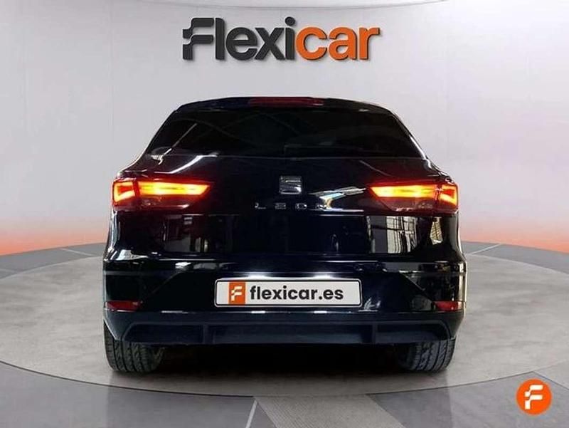 Usado Seat Leon ST Reference 110 CV (80 kW) 2017 Negro Familiar