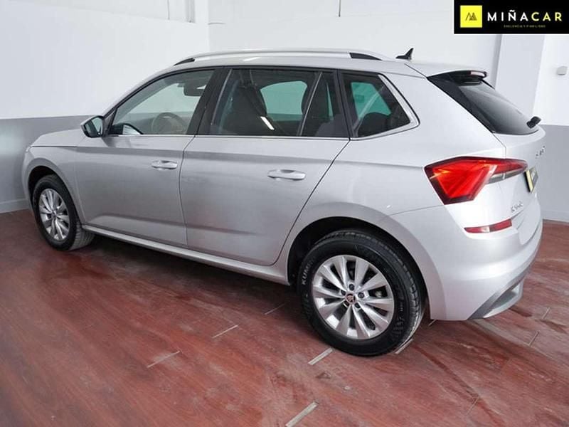 Usado Skoda Kamiq 110 CV (80 kW) 2022 Plateado SUV
