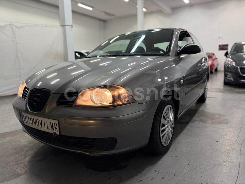Usado Seat Ibiza Fresh 100 CV (73 kW) 2003 Gris / plata Berlina