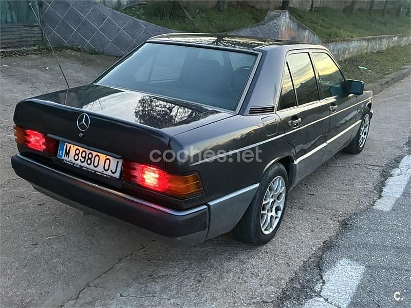 Usado Mercedes 190 94 CV (69 kW) 1993 Negro Berlina