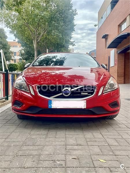 Usado Volvo V60 R-Design Momentum 136 CV (100 kW) 2012 Rojo Familiar