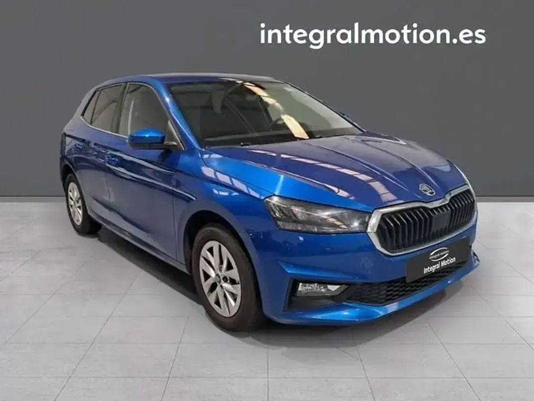 Usado Skoda Fabia Selection 95 CV (69 kW) 2025 Azul Utilitario