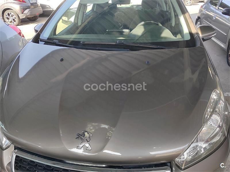 Usado Peugeot 208 Active 82 CV (60 kW) 2014 Gris / plata Utilitario