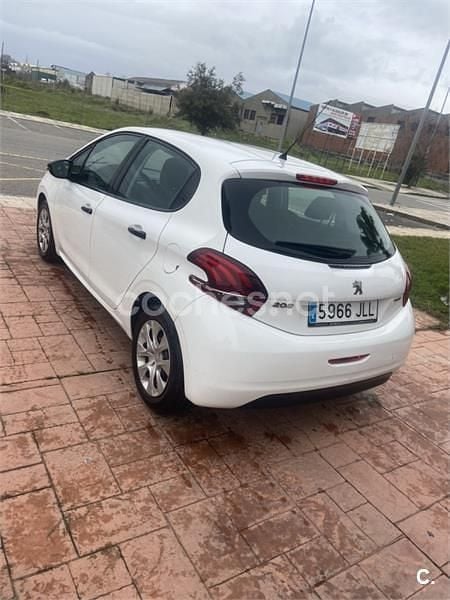 Blanco Usado 2016 Peugeot 208 Access Utilitario | 4699 € (Super precio) - Imagen 1/4