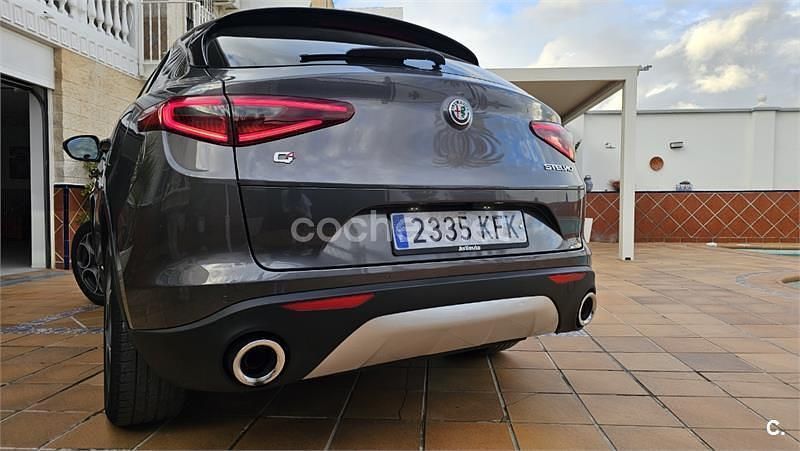 Usado Alfa Romeo Stelvio Super 210 CV (154 kW) 2017 Gris / plata SUV