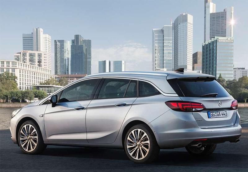 Usado Opel Astra Excellence 136 CV (100 kW) 2017 Gris Familiar