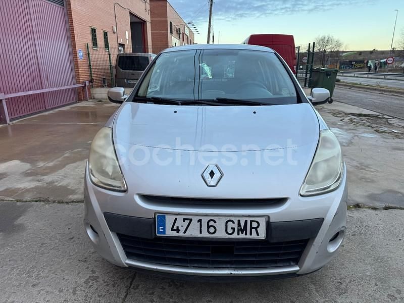 Usado Renault Clio II Business 70 CV (51 kW) 2009 Gris / plata Berlina