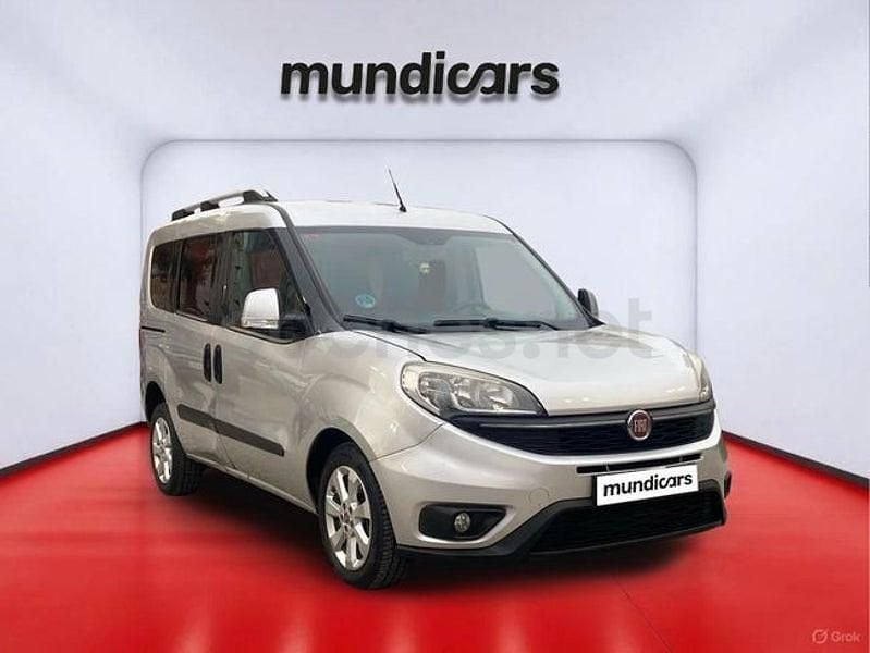 Usado Fiat Doblò Lounge 120 CV (88 kW) 2016 Gris / plata Monovolumen