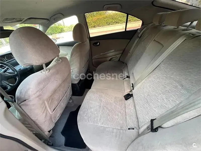 Usado Nissan Primera Acenta 120 CV (88 kW) 2004 Beige Berlina