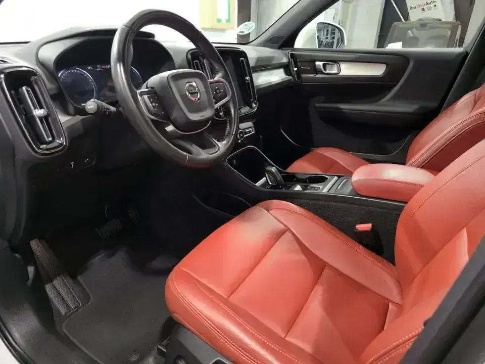 Usado Volvo XC40 Momentum 190 CV (139 kW) 2018 Blanco SUV