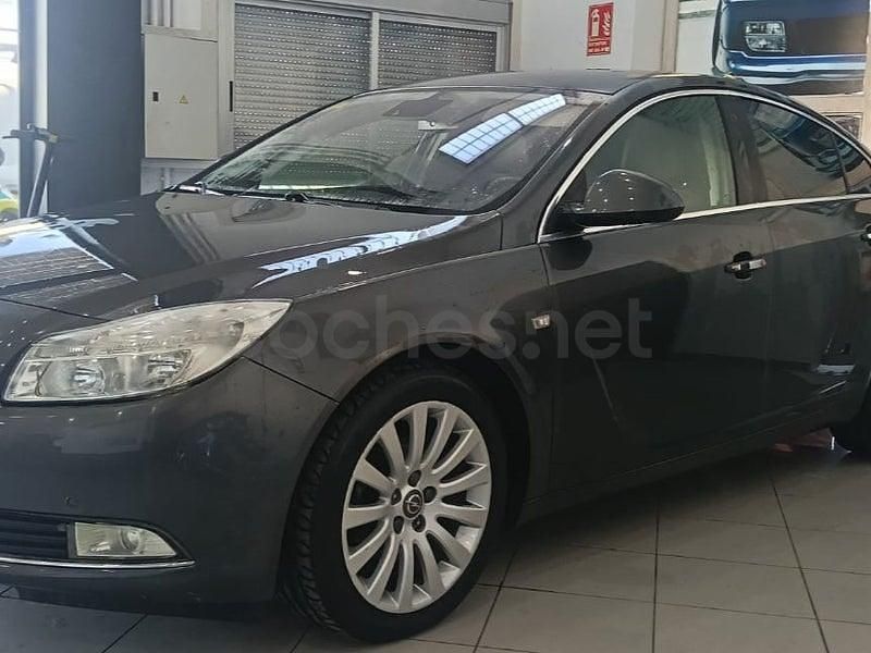 Usado Opel Insignia Cosmo 160 CV (117 kW) 2010 Negro Berlina