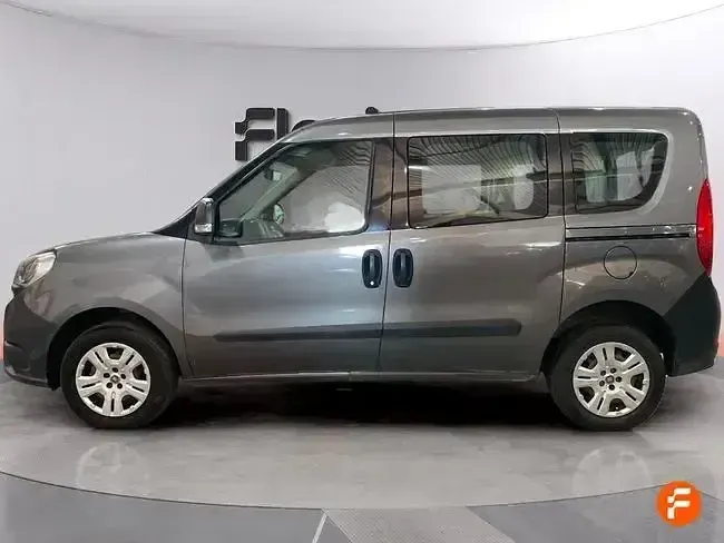 Usado Fiat Doblò Easy 105 CV (77 kW) 2016 Marrón Monovolumen