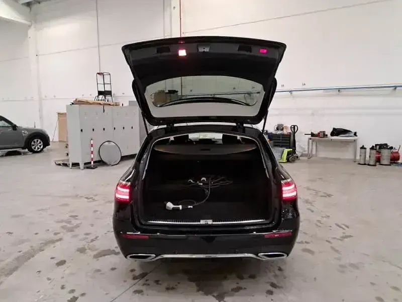 Usado Mercedes E300 Premium 320 CV (235 kW) 2021 Negro Familiar