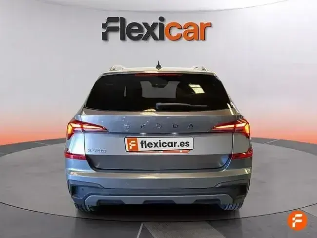 Usado Skoda Kamiq Selection 95 CV (69 kW) 2024 Gris SUV