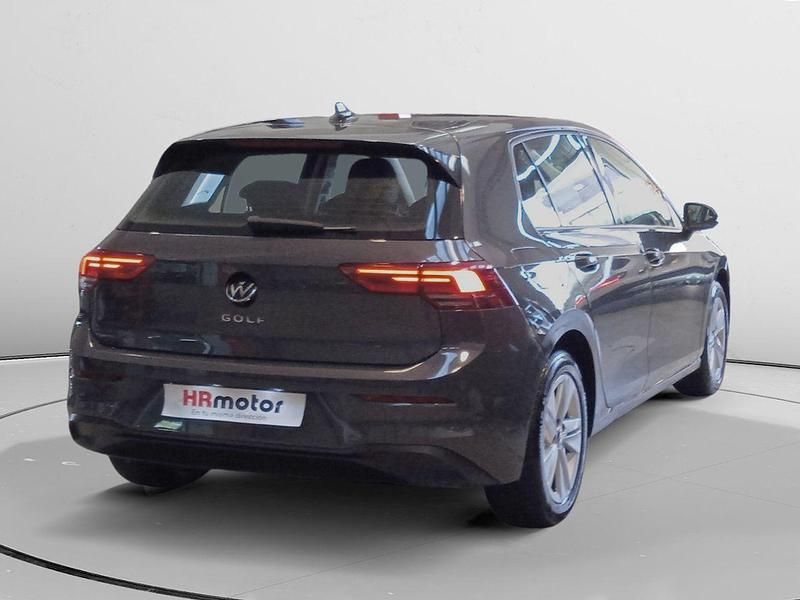 Usado VW Golf VIII Life 110 CV (80 kW) 2024 Gris / plata Berlina
