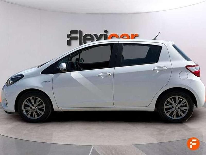 Usado Toyota Yaris Hybrid Active 100 CV (73 kW) 2019 Blanco Utilitario