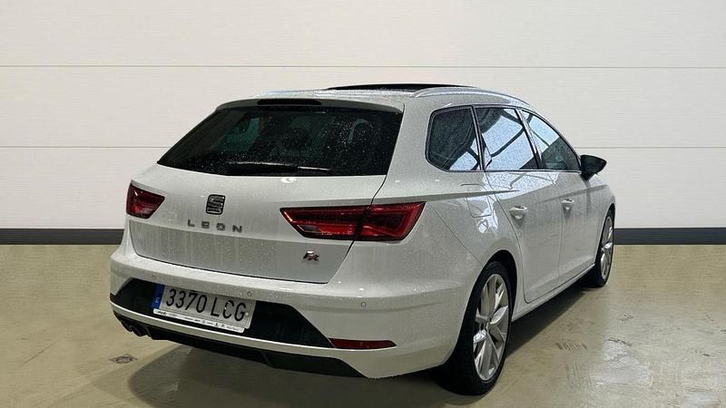 Usado Seat Leon FR 190 CV (139 kW) 2019 Blanco Familiar