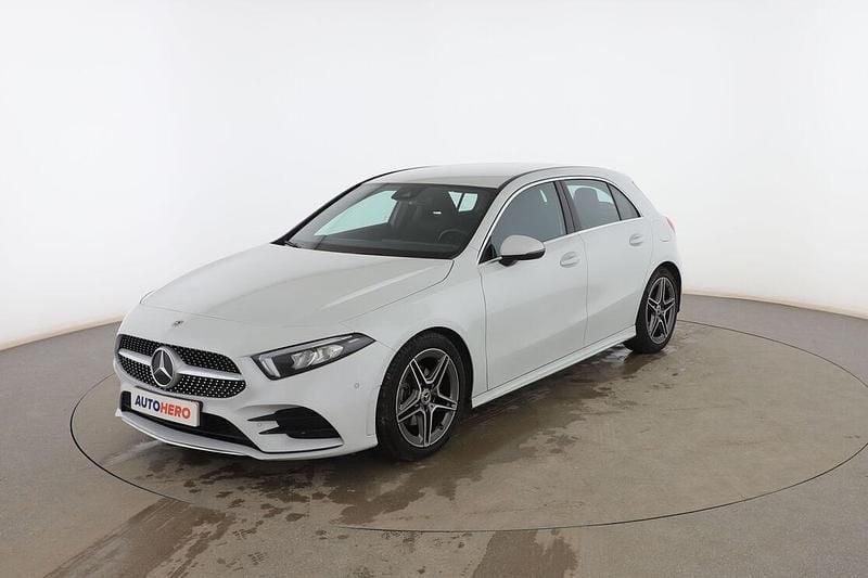 Usado Mercedes A180 AMG line 136 CV (100 kW) 2021 Blanco Utilitario