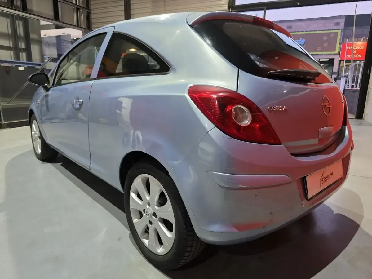 Usado Opel Corsa 75 CV (55 kW) 2008 Gris / plata Utilitario