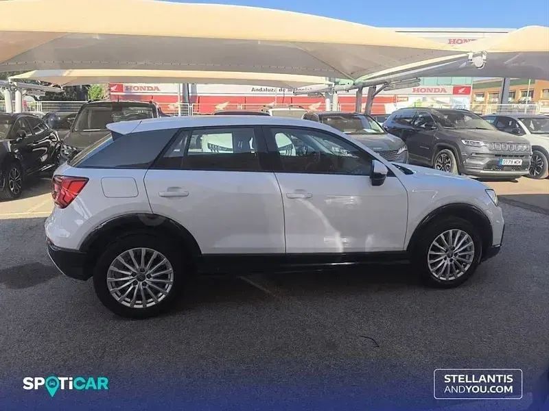 Usado Audi Q2 Design 116 CV (85 kW) 2020 Gris / plata SUV