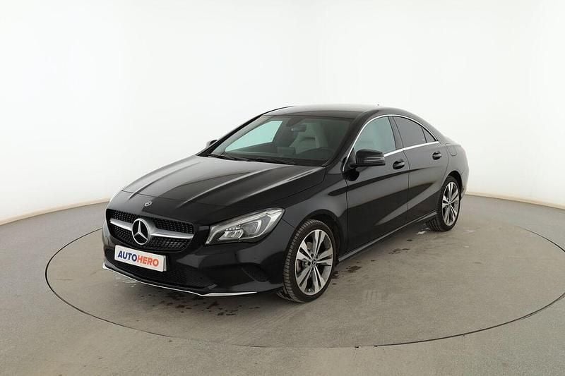 Usado Mercedes CLA200 Urban 156 CV (114 kW) 2017 Negro Berlina