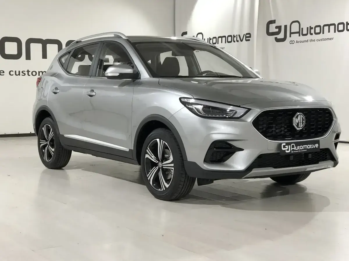 Käytetty MG ZS Comfort 106 HP (77 kW) 2023 Harmaa Sedan