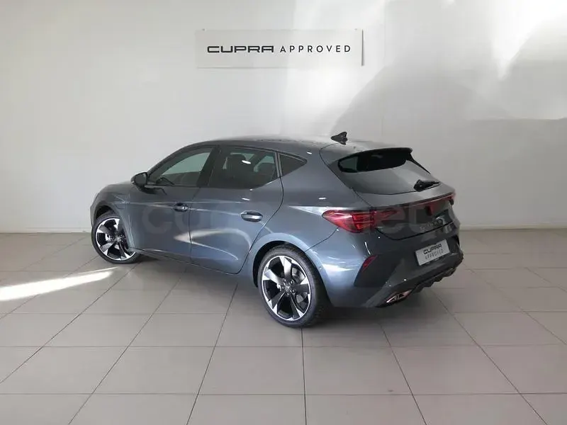 Usado Cupra Leon 204 CV (150 kW) 2025 Gris / plata Berlina